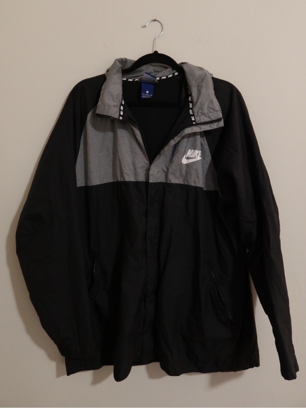 Nike Two-Tone Black and Gray Men's Windbreaker Jacket
